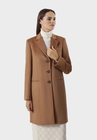Płaszcz dyplomatka w camelowym kolorze