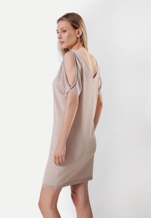 Beżowa dzianinowa sukienka z odkrytymi ramionami