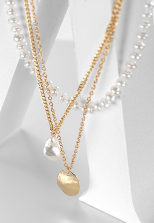 Kaskadowy naszyjnik z perłowymi koralikami
