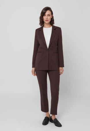 Brązowy żakiet w prążek zapinany na jeden guzik