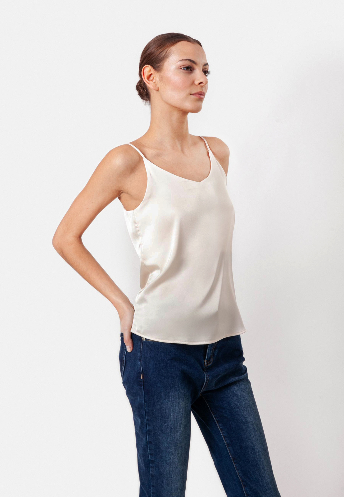 Ecru satynowy top na cienkich ramiączkach