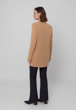 Krótki camelowy płaszcz z wiskozą