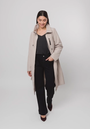 Pikowany płaszcz w kolorze beżowym