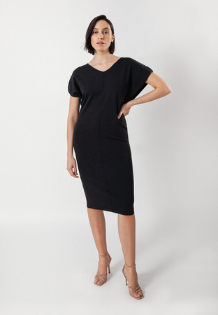 Czarna dzianinowa sukienka z kimonowymi rękawami