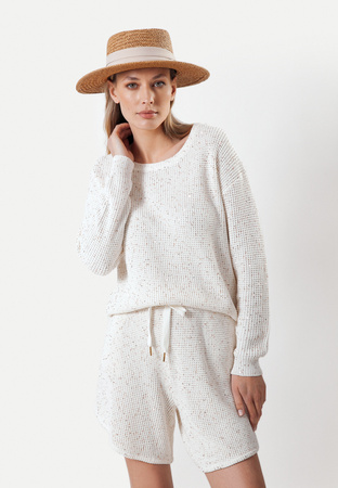 Dzianinowe spodenki ecru ze złotymi cekinami