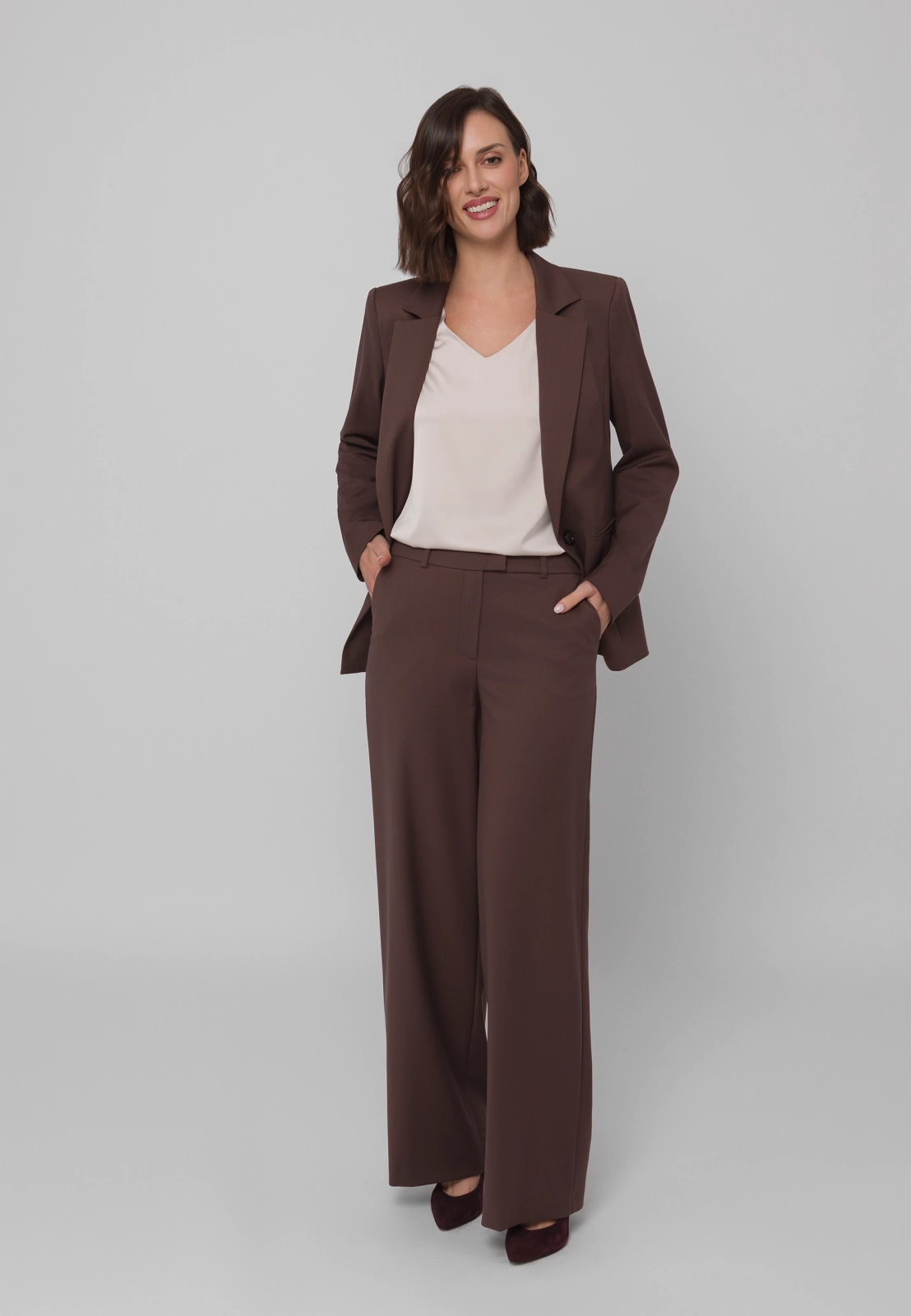 Szerokie garniturowe spodnie w kolorze brązowym