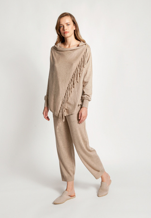 Beżowe dzianinowe joggery z dużymi kieszeniami