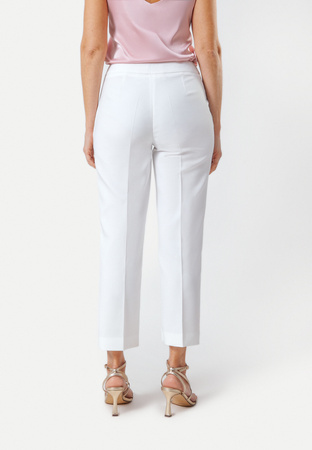 Białe spodnie w kant