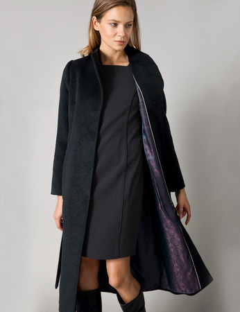 Grafitowy płaszcz wiązany w talii