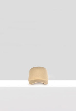 Beżowa czapka z daszkiem