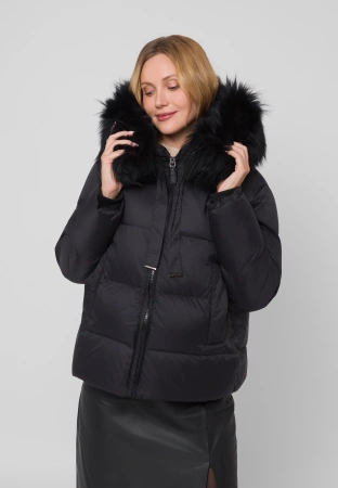 Czarna puchowa kurtka z naturalnym wypełnieniem