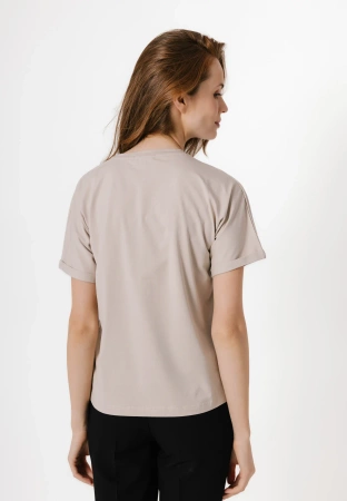 Beżowa bluzka z haftowanym wzorem