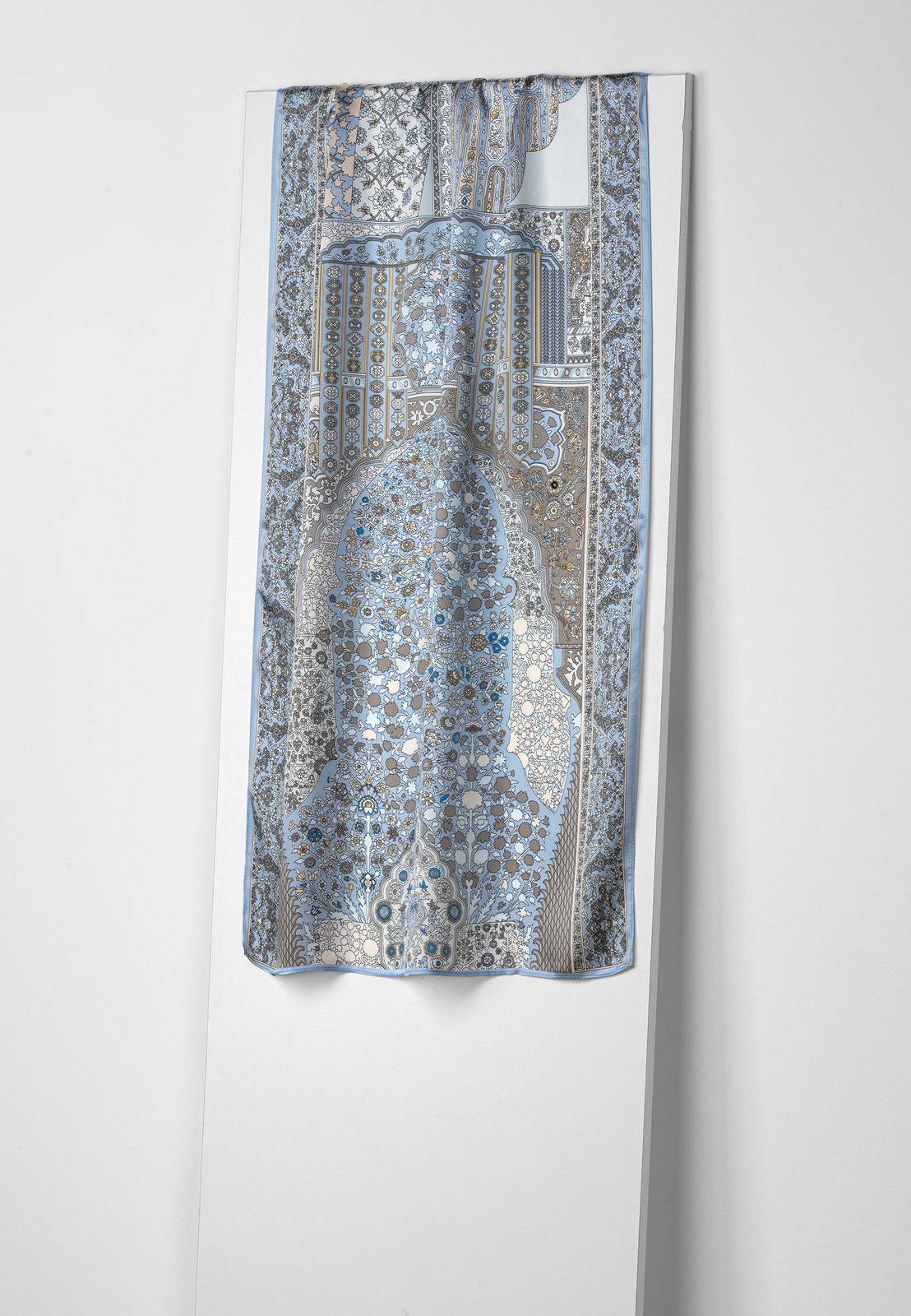 Jedwabny szal w oryginalny print