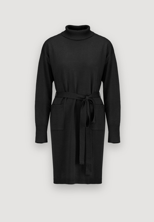Czarna dzianinowa sukienka z paskiem