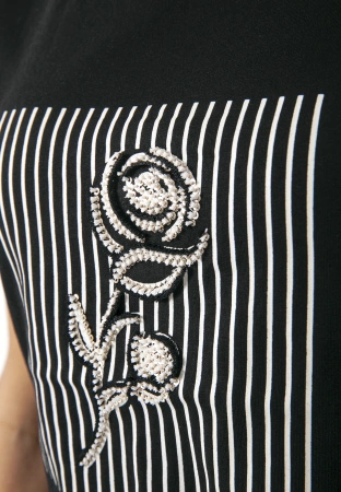 Czarny t-shirt z różą