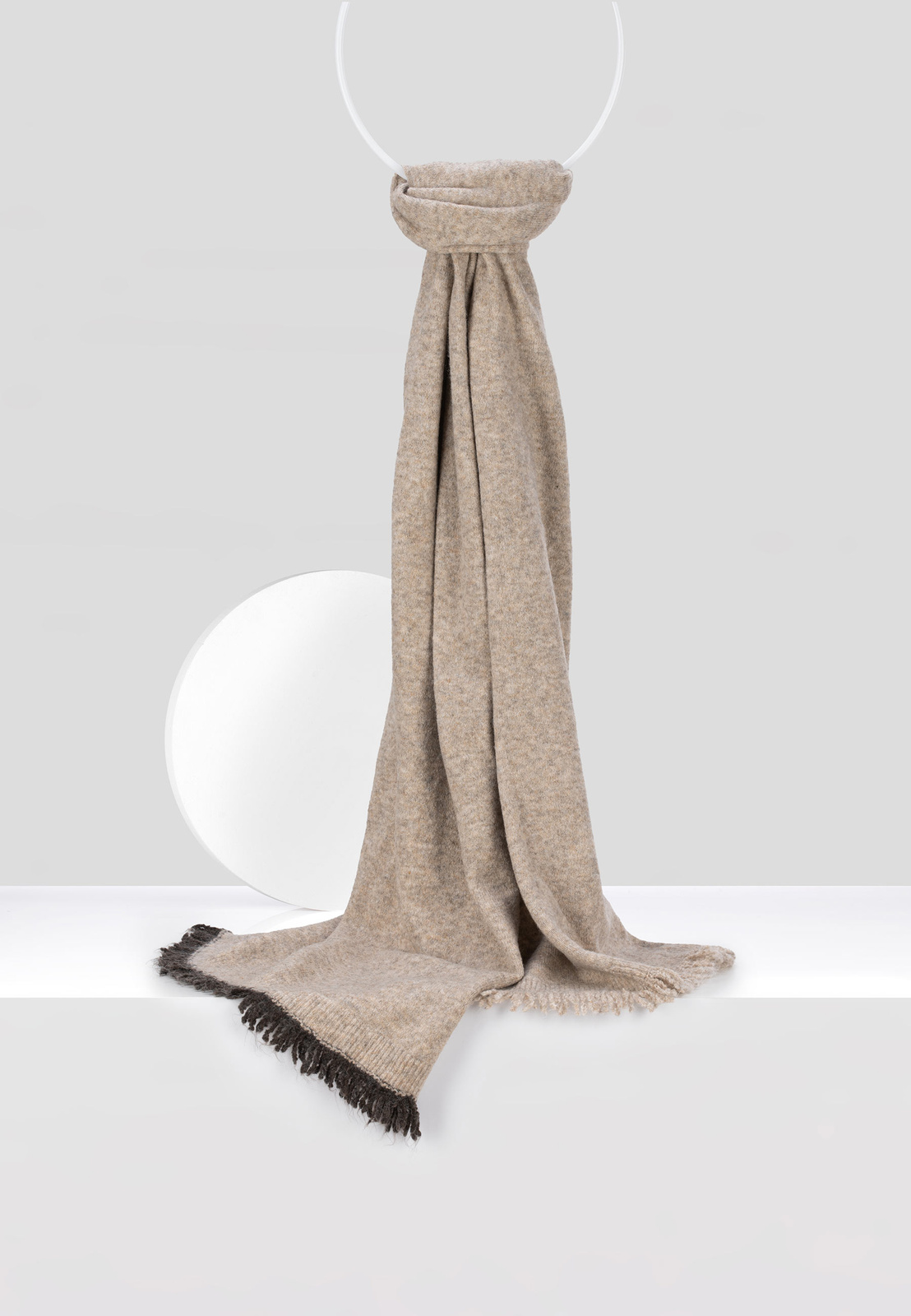 Beżowy szal z wełną