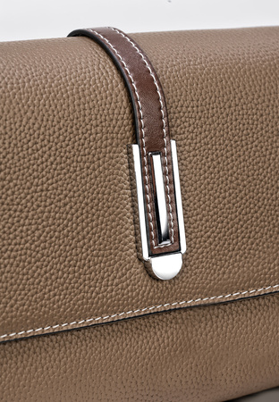 Beżowa torebka z brązowymi elementami