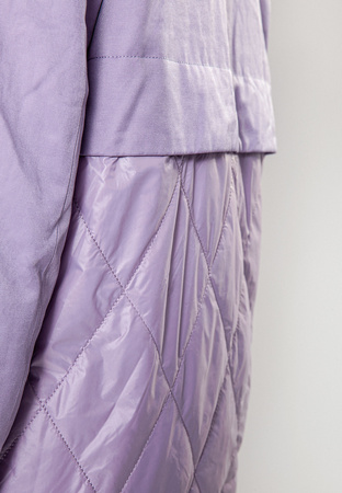 Lawendowy lekko ocieplany płaszcz z pikowaniem