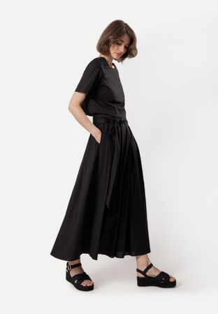 Krótka bawełniana bluzka w czarnym kolorze