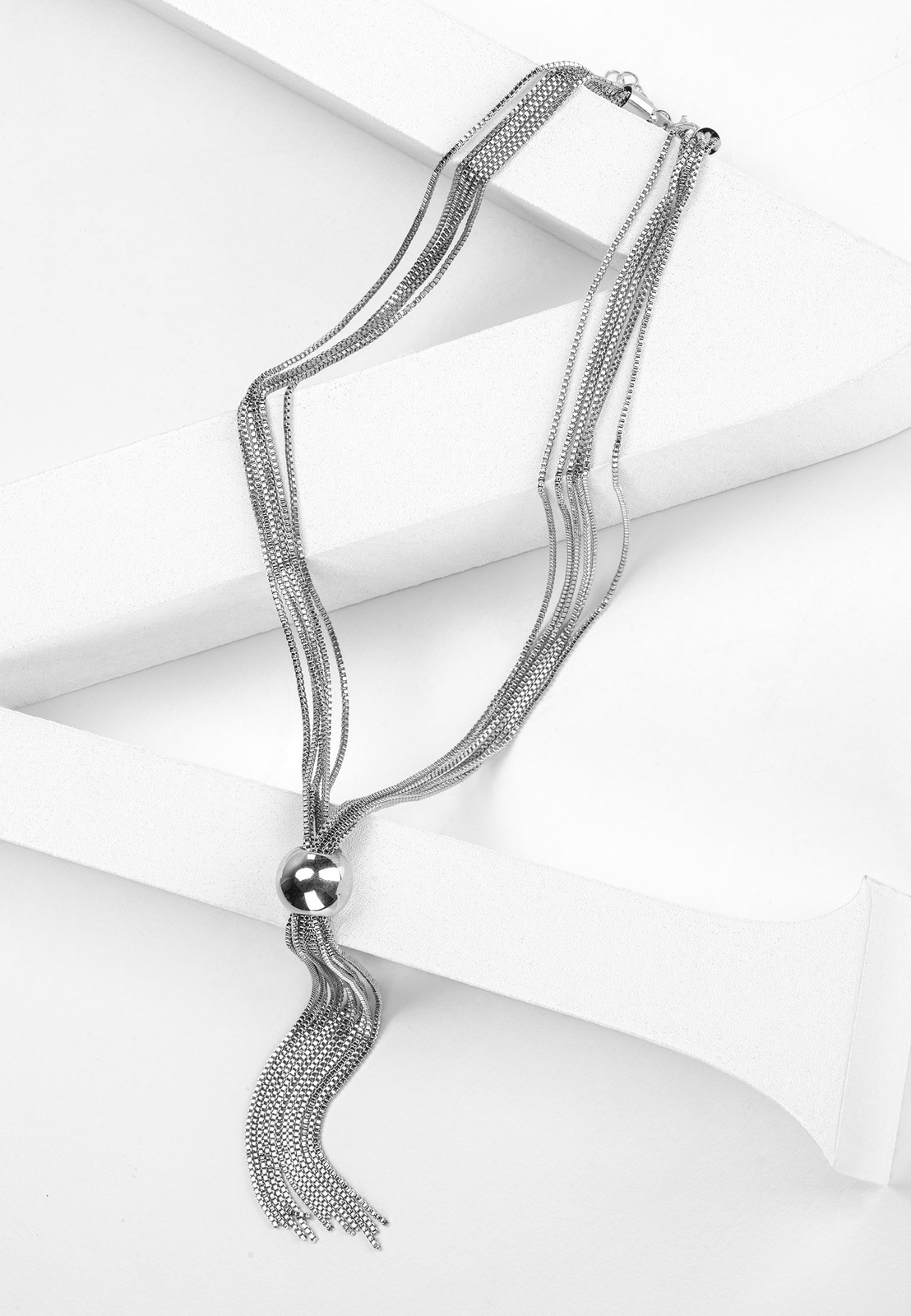 Naszyjnik z łańcuszków w kolorze srebrnym