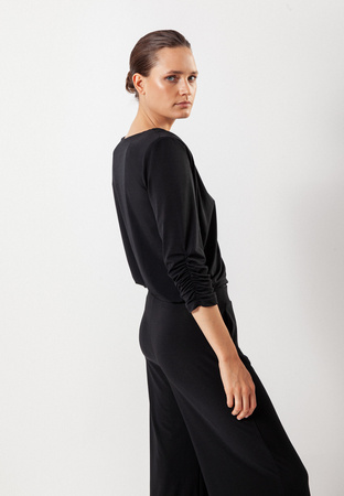 Bluzka z poduszkami na ramionach