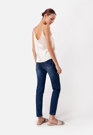 Granatowe jeansy rurki ze średnim stanem