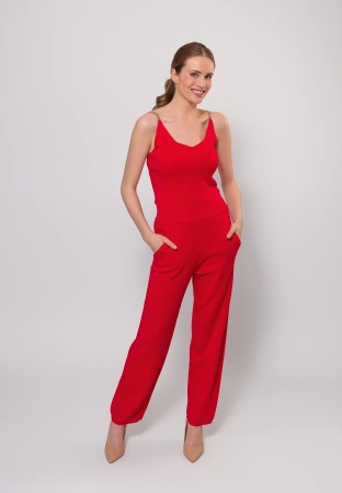 Czerwony top z biżuteryjnymi ramiączkami