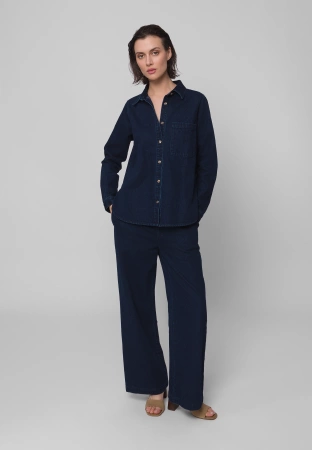 Granatowa jeansowa koszula zapinana na guziki