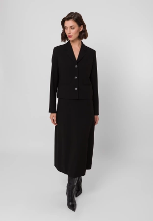 Krótki czarny żakiet z klasycznym kołnierzem