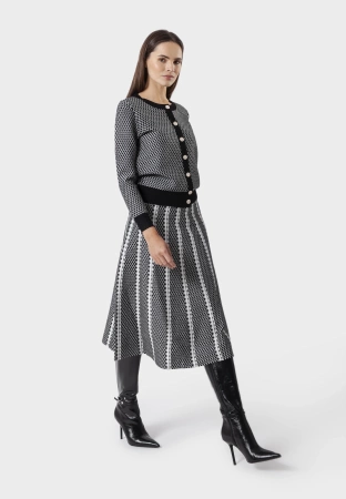 Czarna trapezowa spódnica z wełną