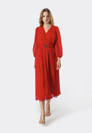 Czerwona sukienka z kopertowym dekoltem