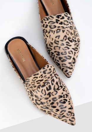 Klapki mule w panterkowy wzór