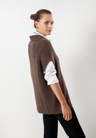 Brązowa dzianinowa kamizelka