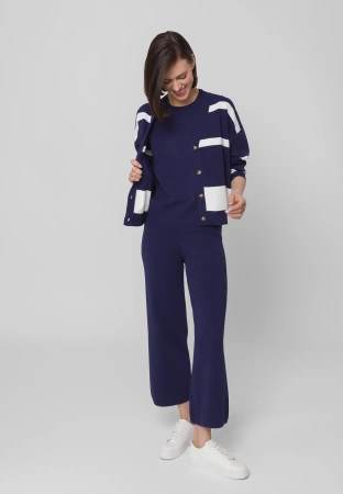 Granatowa dzianinowa bluzka z wiskozą