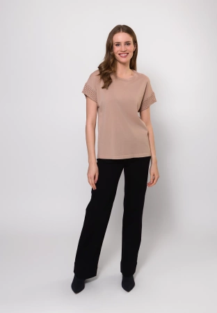 Beżowa kimonowa bluzka z ozdobnym wykończeniem