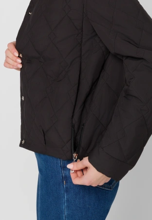 Czarna pikowana kurtka