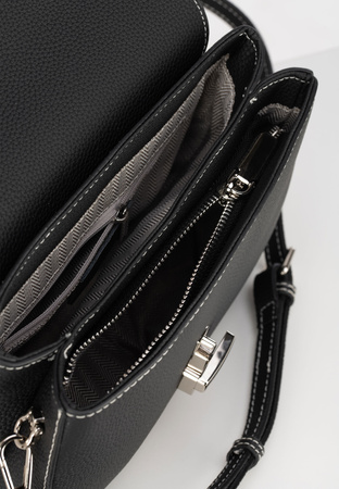 Czarna torebka z białymi przeszyciami