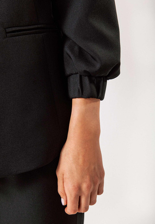 Elegancki czarny żakiet z mankietami