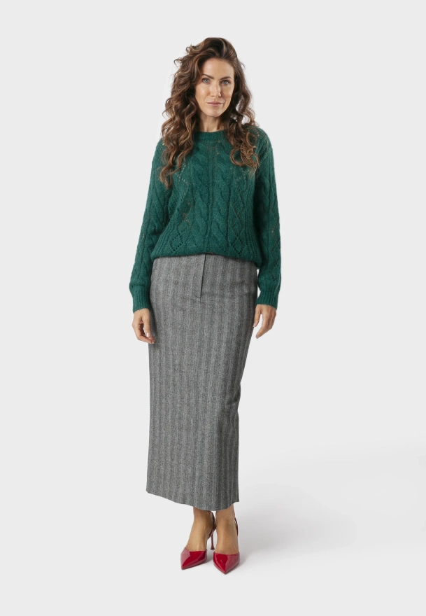 Zielony sweter z ażurowym splotem