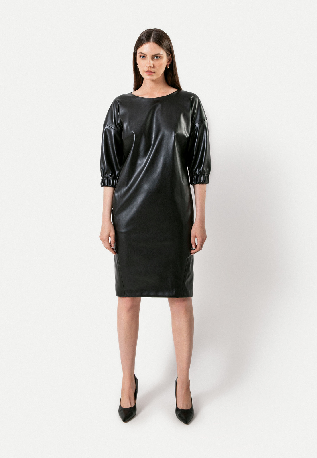 Czarna sukienka z ekoskóry