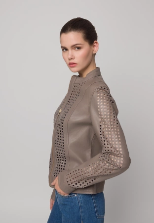 Ażurowa skóra w odcieniu kamiennego beżu