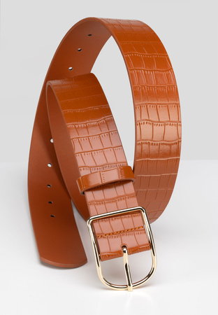 Camelowy skórzany pasek z fakturą węża