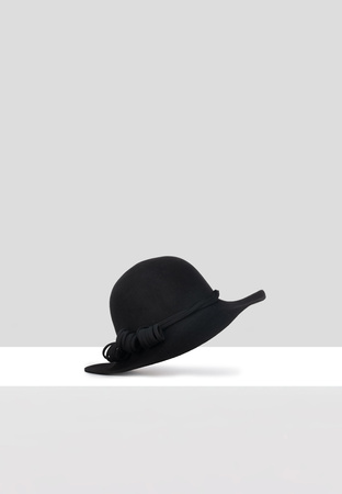Czarny wełniany kapelusz