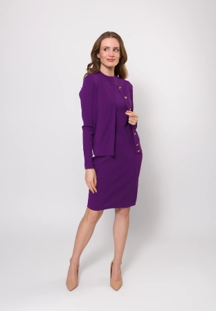 Fioletowy kardigan ze złotymi guzikami i tłoczeniem w romby