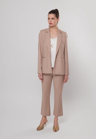 Beżowy prosty żakiet na jeden guzik