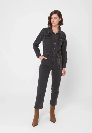 Jeansowy kombinezon wiązany w pasie