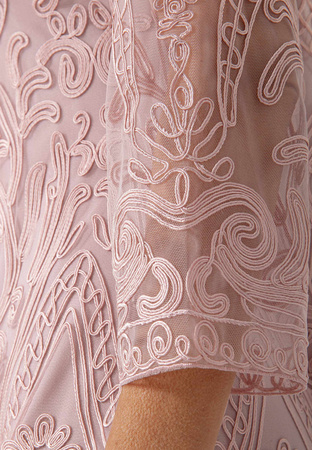 Różowa ażurowa sukienka