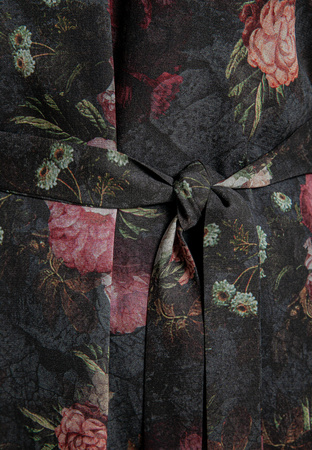 Sukienka w kwiaty z dekoltem na plecach w 100% z wiskozy