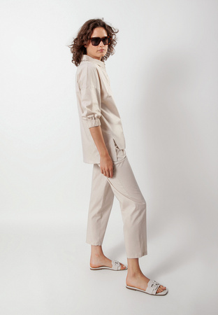 Beżowe popelinowe spodnie z krótszą nogawką