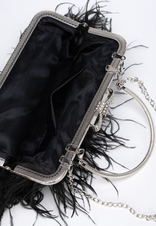 Wieczorowa torebka z ozdobnymi piórami
